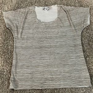 Stretchy and comfortable tee/blouse